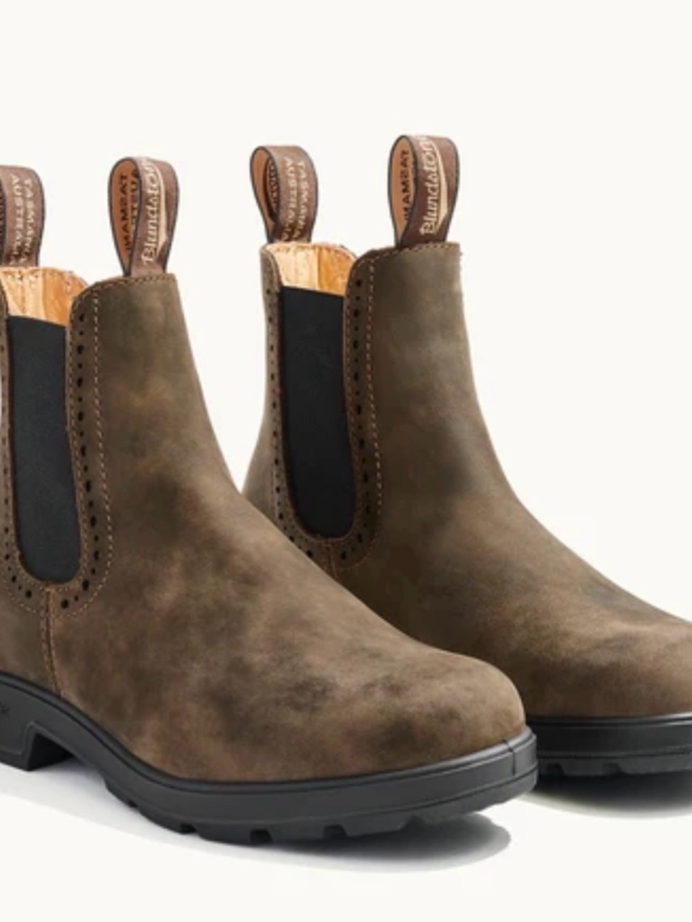 Blundstone Chelsea Ankle Boots in Rustic  Brown with Black Elastic
